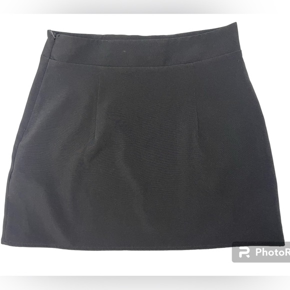 Zara Black Simply Mini Skirt With Gold Chain Waist Embellishment Sz(Med) - Picture 2 of 4